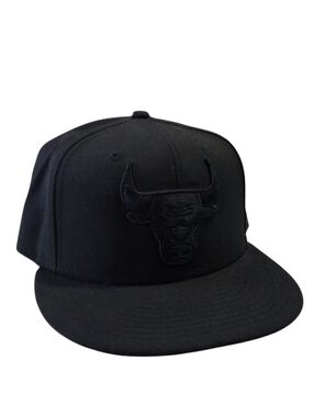 New Era Chicago Bulls NBA Black on Black 9FIFTY Snapback Cap